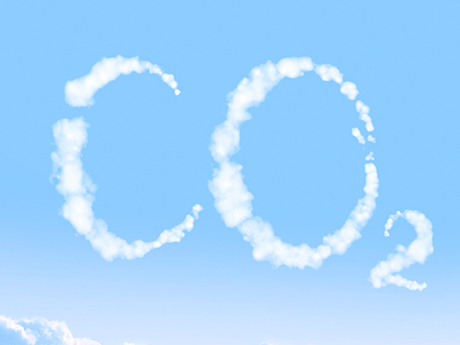 Wolken bilden einen CO2-Schriftzug