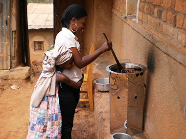 Efficient cooking-stoves in Ruanda